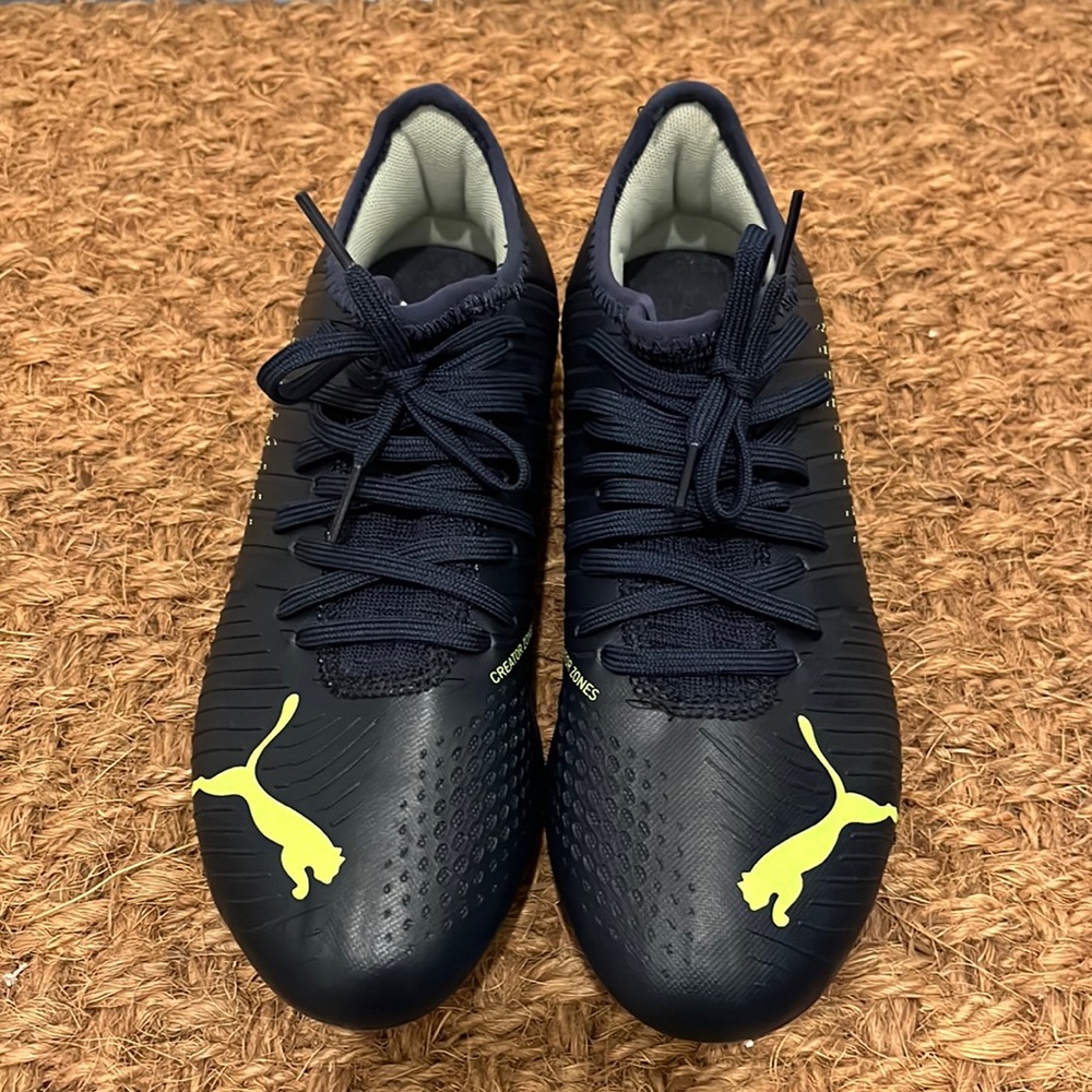 PUMA Women’s Soccer Cleats - Size 7